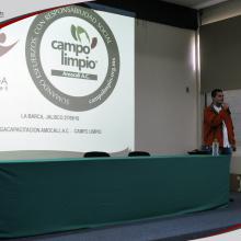 Ing. Carlos Obregón Ramírez Coordinador de Amocalí A.C. impartiendo conferencia "Campo Limpio".