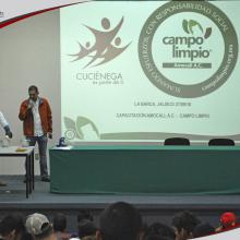 Ing. Carlos Obregón Ramírez Coordinador de Amocalí A.C. impartiendo conferencia "Campo Limpio".